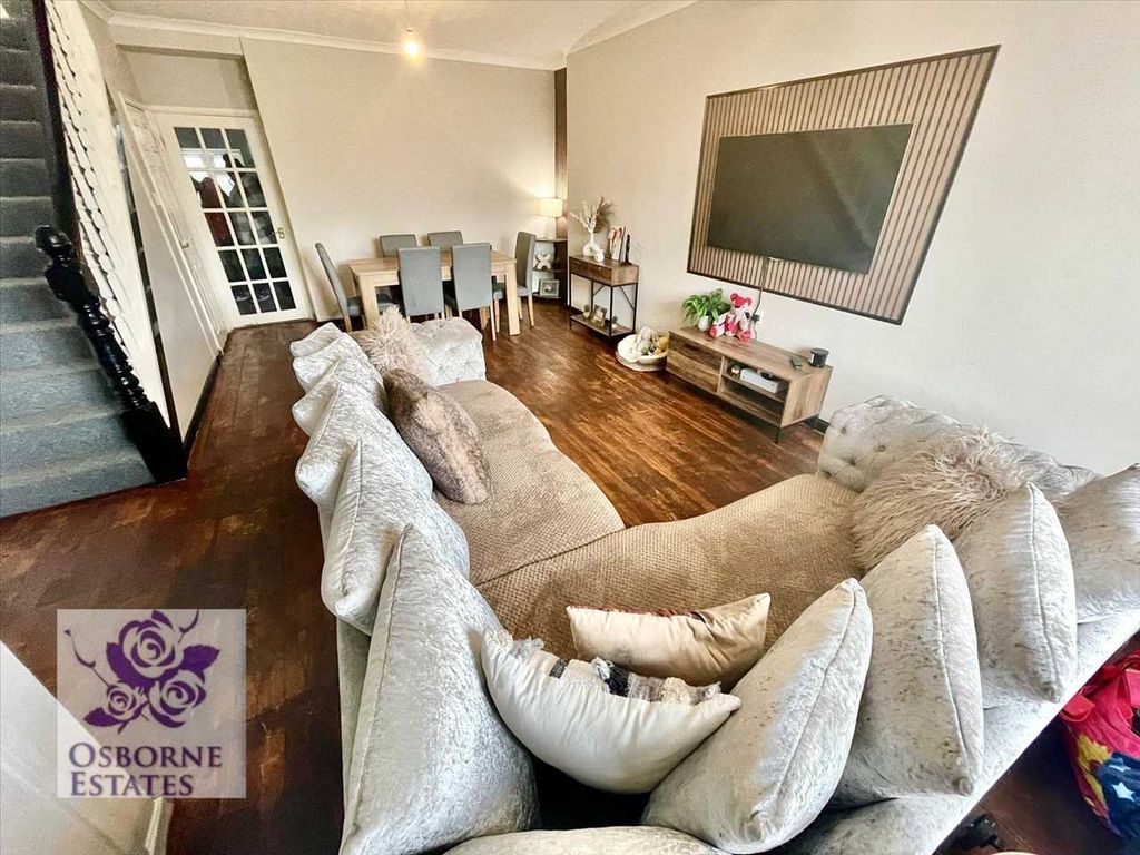Property photo 3 of 14 Lounge