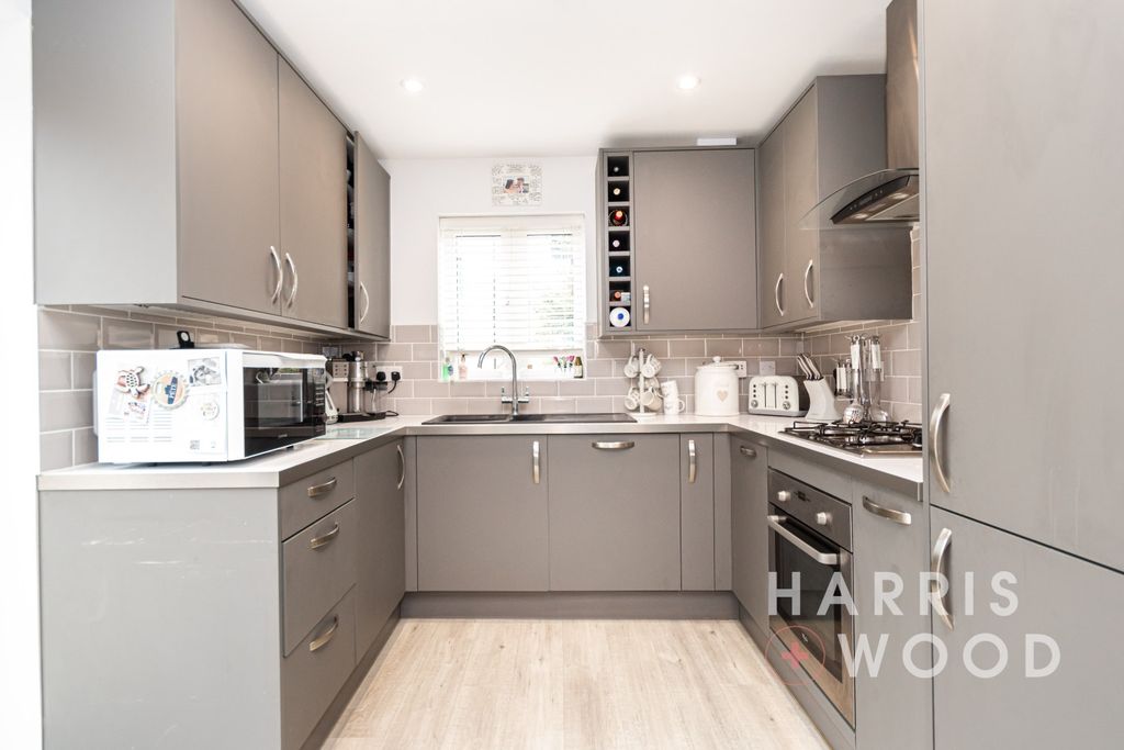 Property photo 2 of 24 4431303