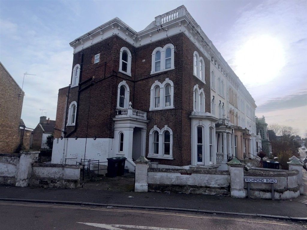 Property photo 1 of 8