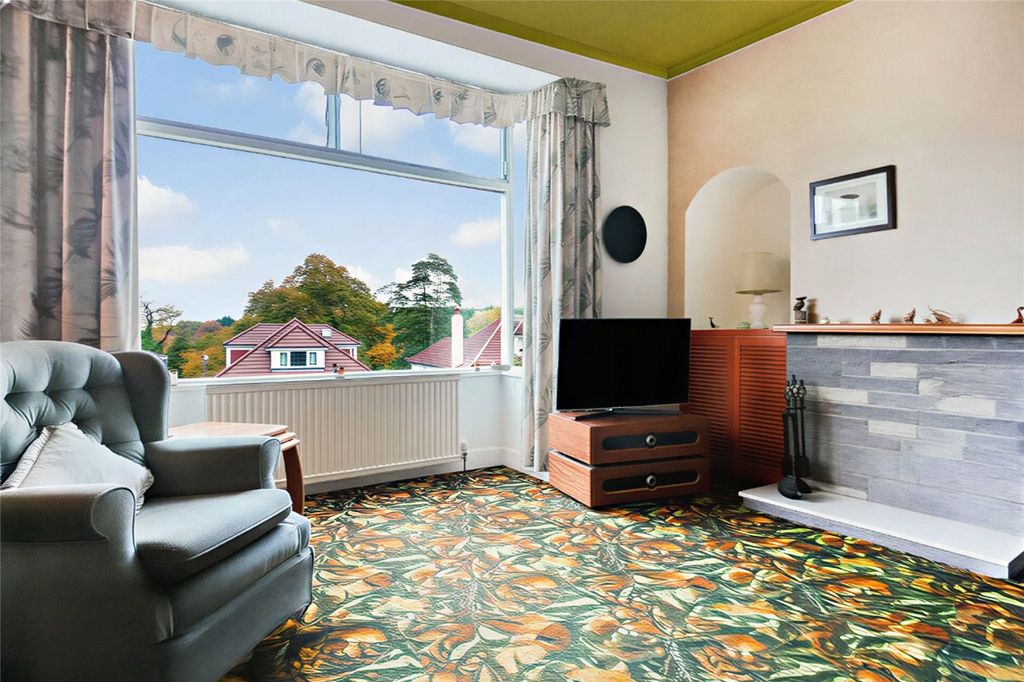 Property photo 2 of 21 Living Room