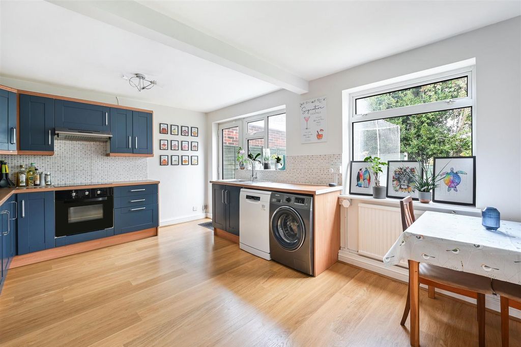 Property photo 2 of 15 Langlands Rise
