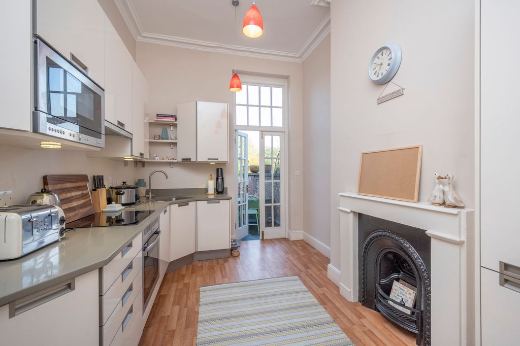 Property photo 3 of 12 16Aridgway01
