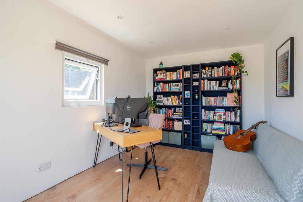 Property photo 3 of 12