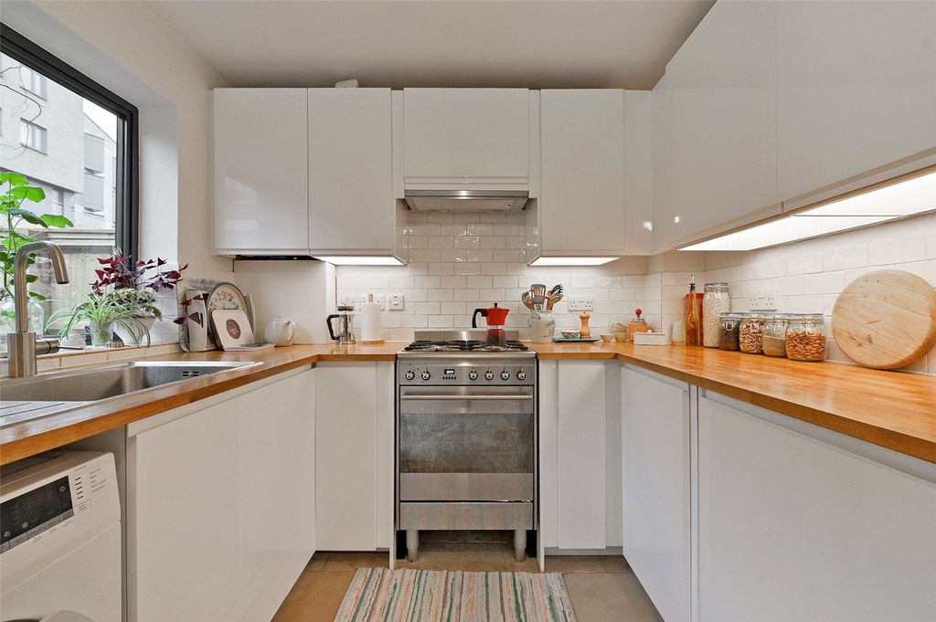 Property photo 3 of 14 Kitchen