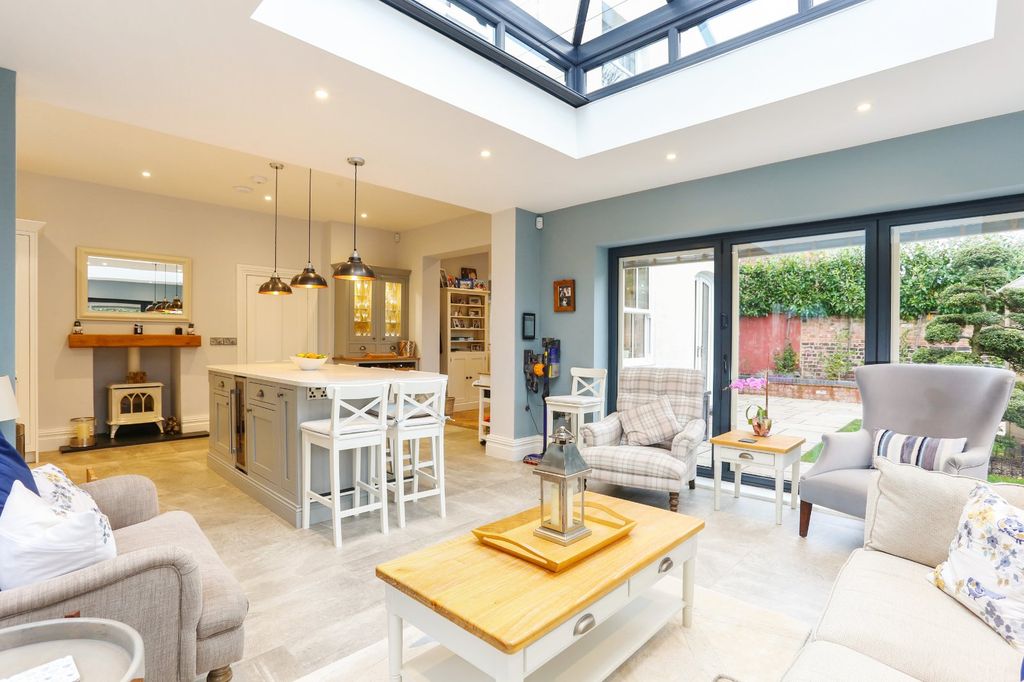 Property photo 2 of 16 Open-Plan Kitchen