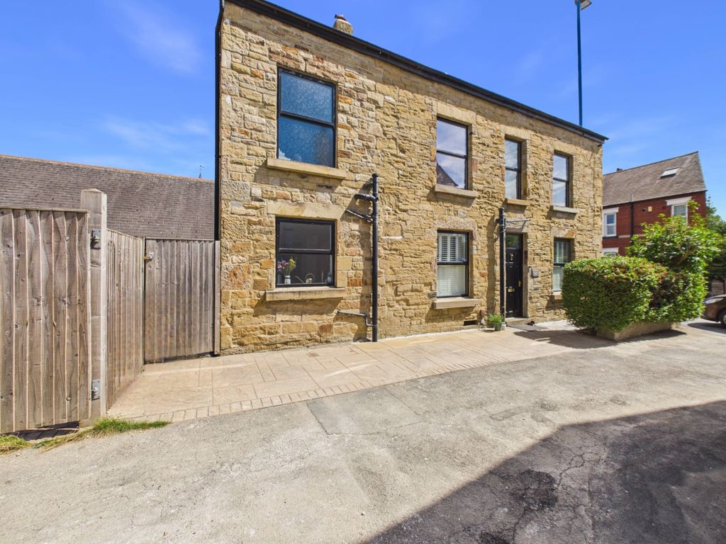 Property photo 1 of 25