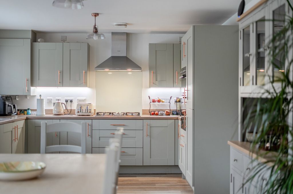 Property photo 3 of 18 Kitchen