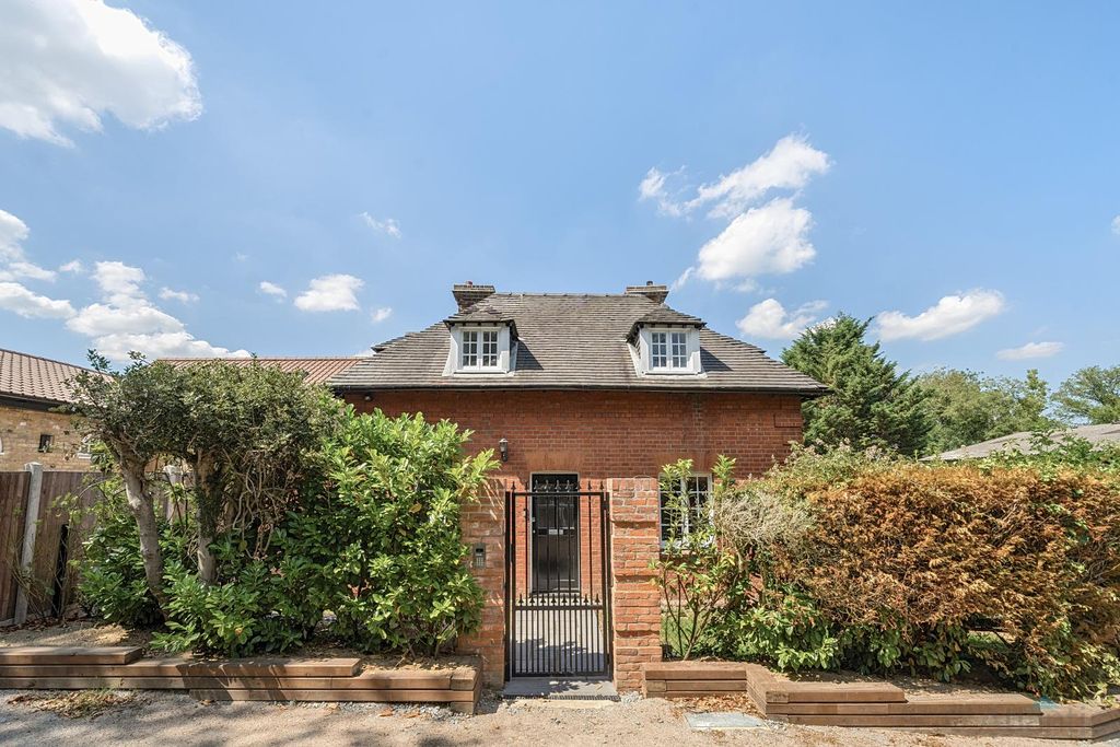 Property photo 1 of 14 Two Bedroom Detached Lodge House