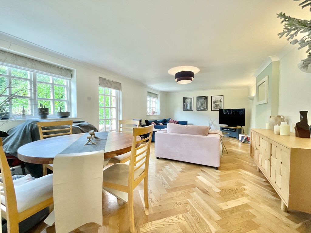 Property photo 2 of 34