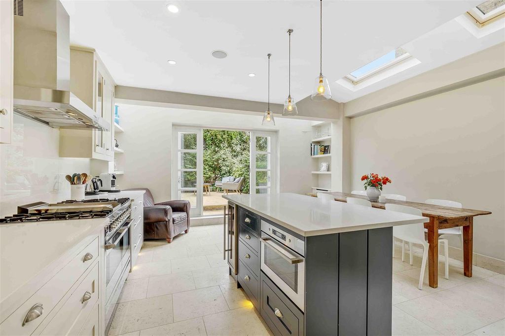 Property photo 1 of 22