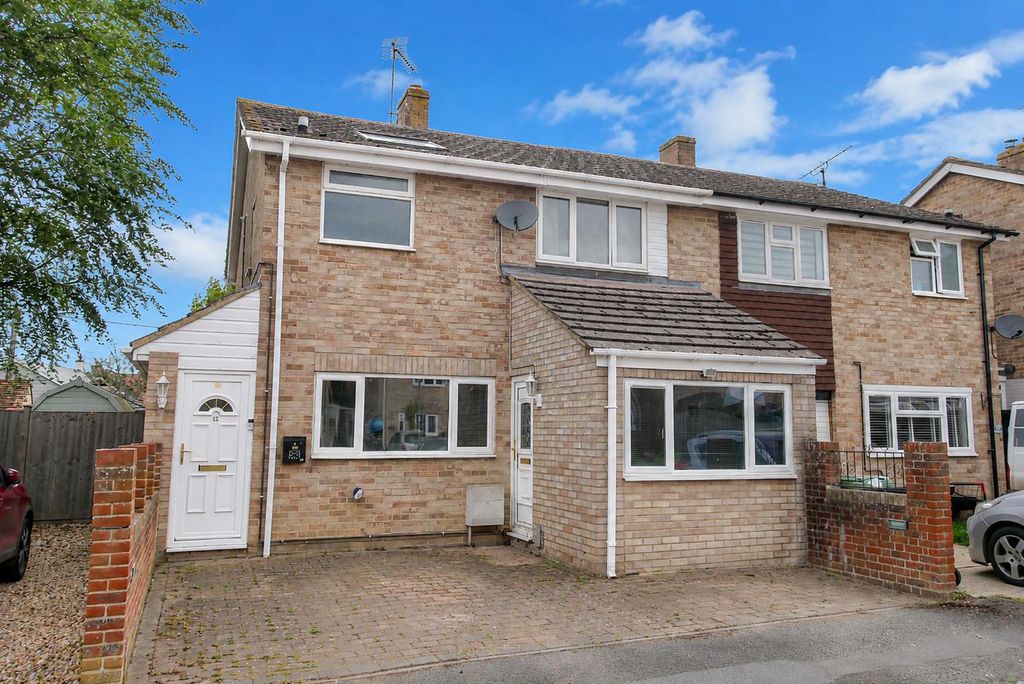 Property photo 1 of 16 Approach