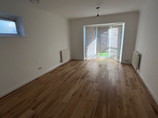 Property photo 2 of 6 Living Room