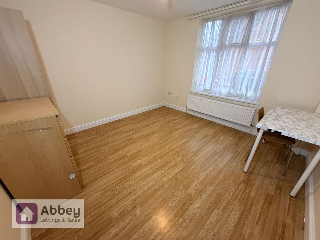 Property photo 3 of 10 Lounge