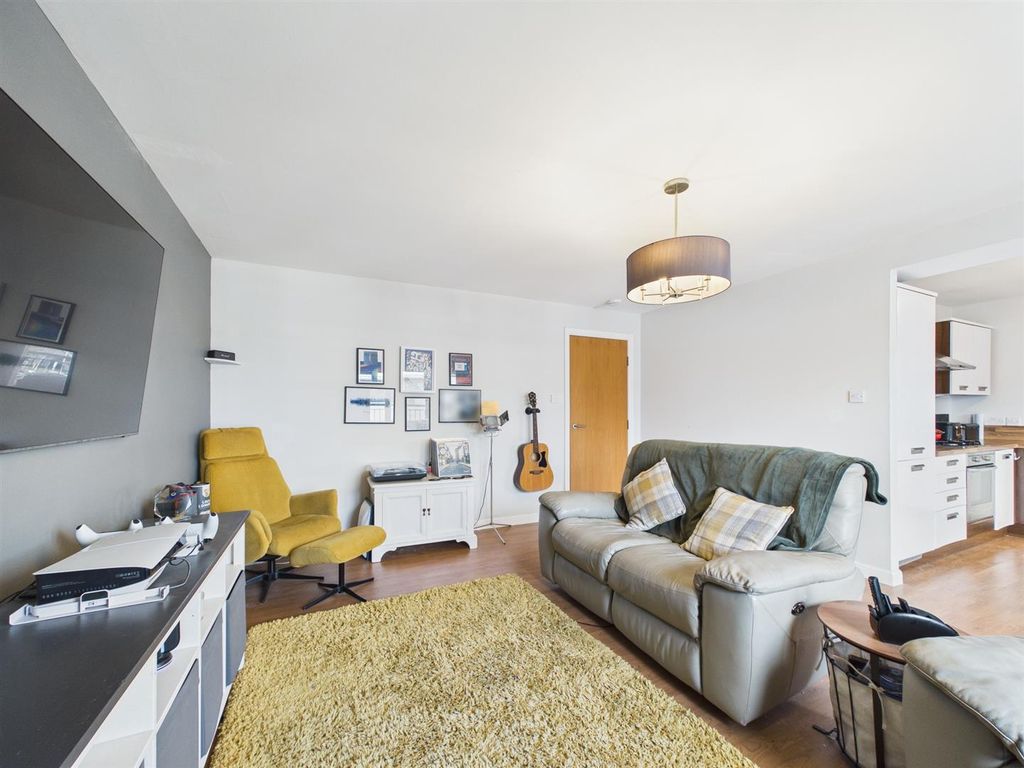 Property photo 3 of 14 Cam01486G0-Pr1007-Still009.Jpg