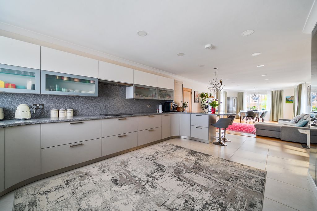 Property photo 3 of 22