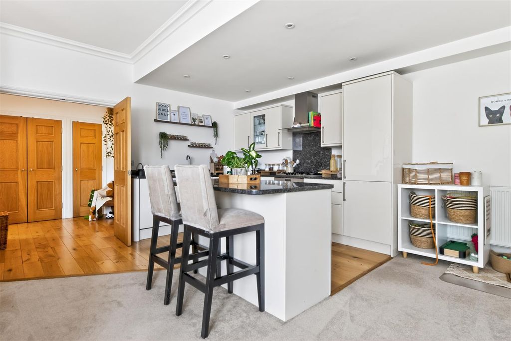 Additional image 6 of 2 bed flat for saleCarfax, Horsham RH12
