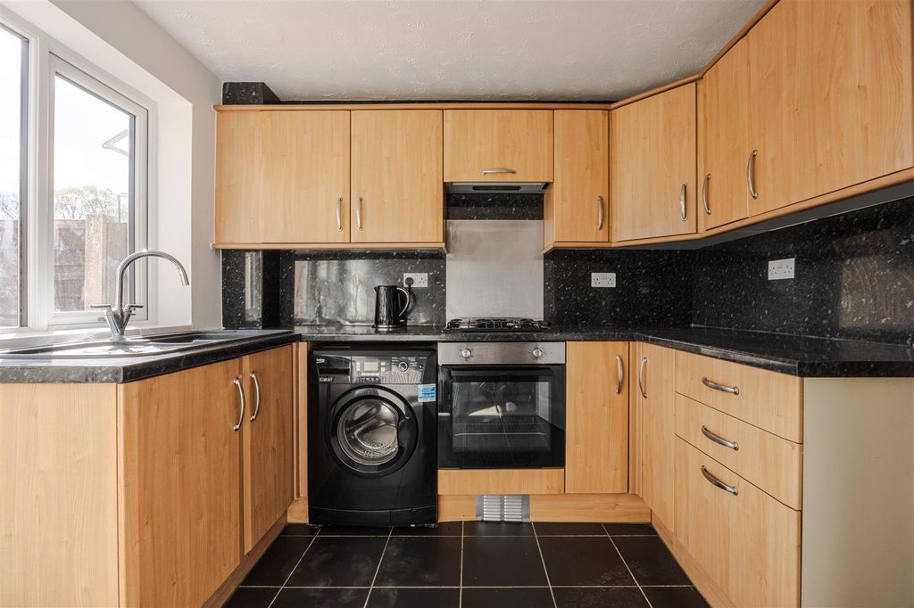 Property photo 3 of 14 Kitchen