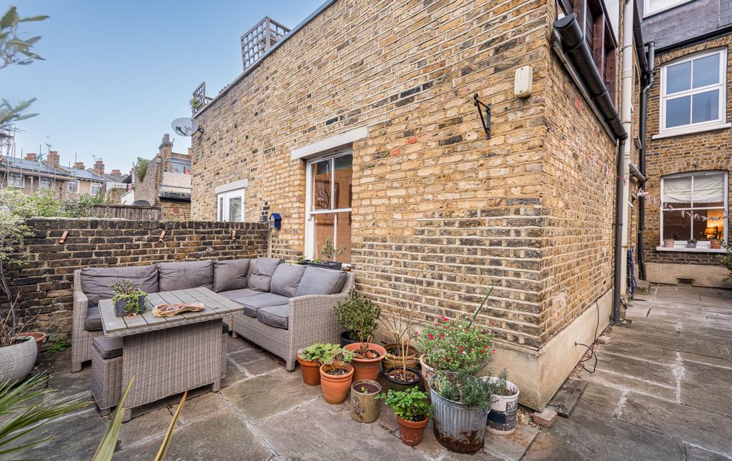 Property photo 2 of 10