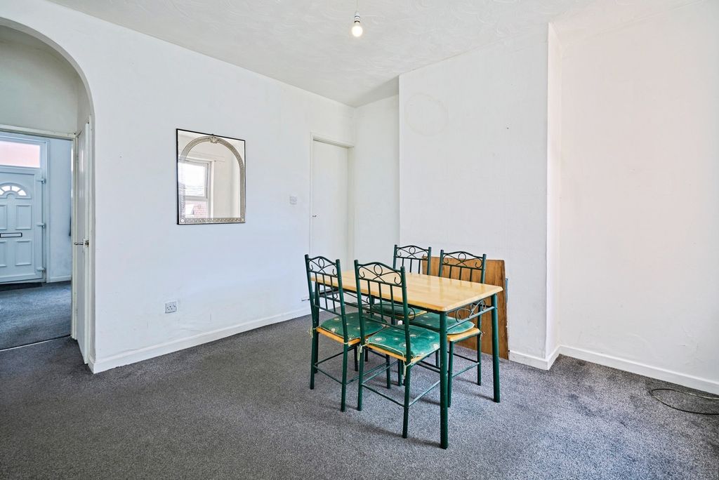 Property photo 2 of 20 Pbox-Img.Jpg