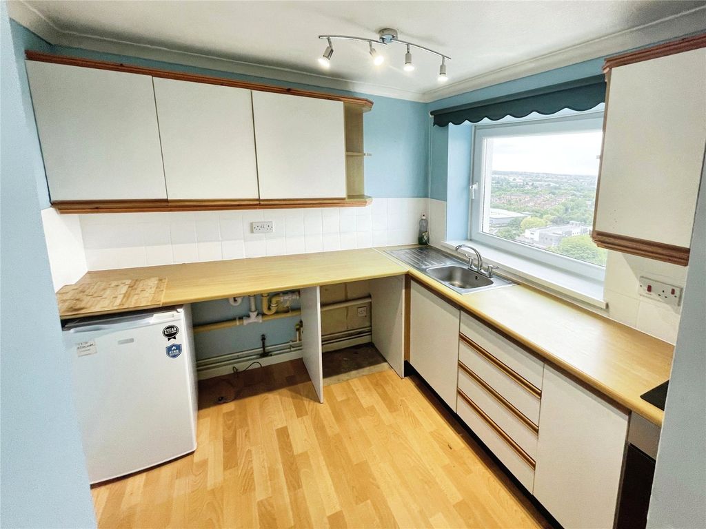 Property photo 3 of 7 Kitchen