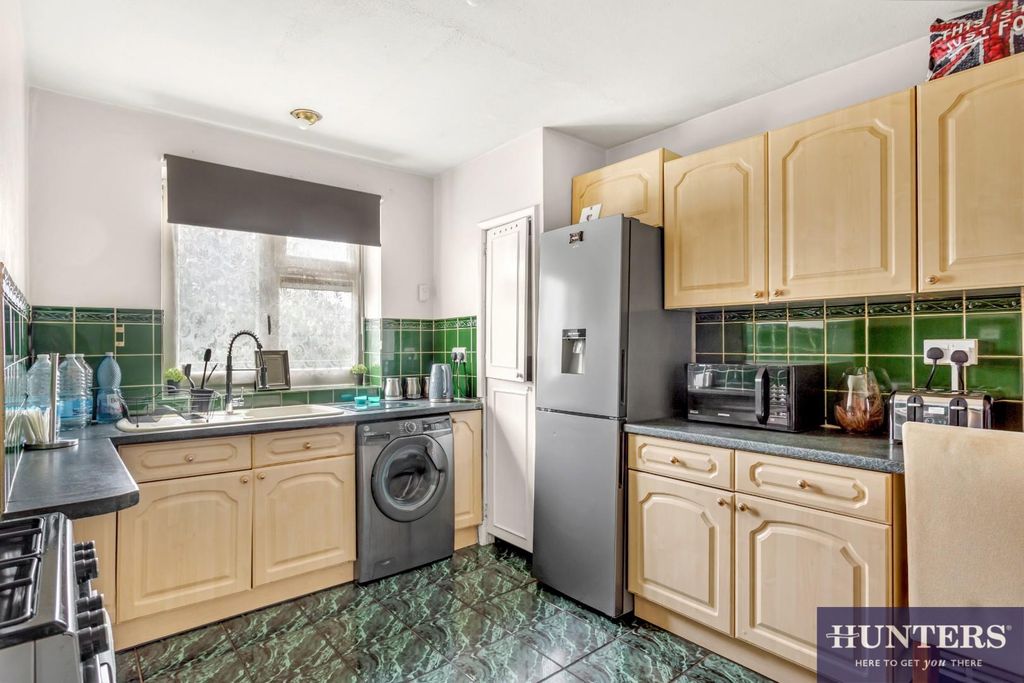 Property photo 3 of 9 Kitchen