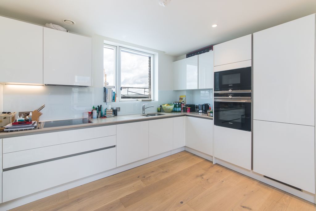 Property photo 2 of 12 Kitchen