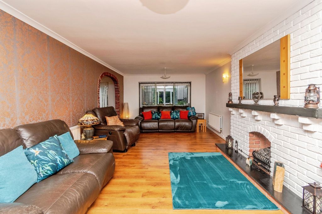 Property photo 2 of 20 Lounge