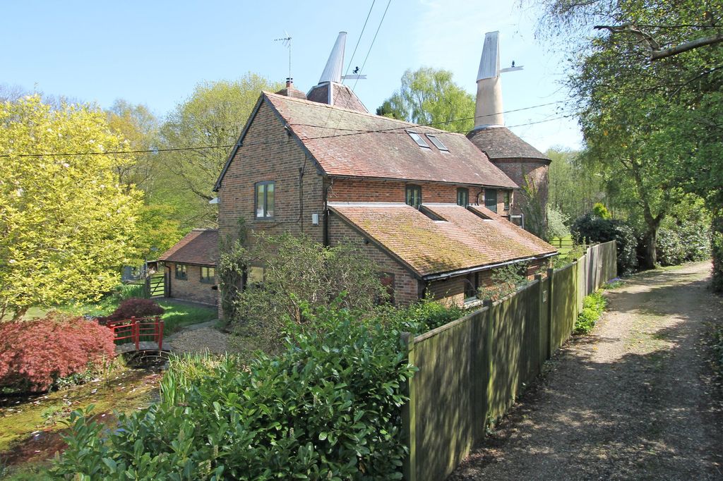 Property photo 1 of 32