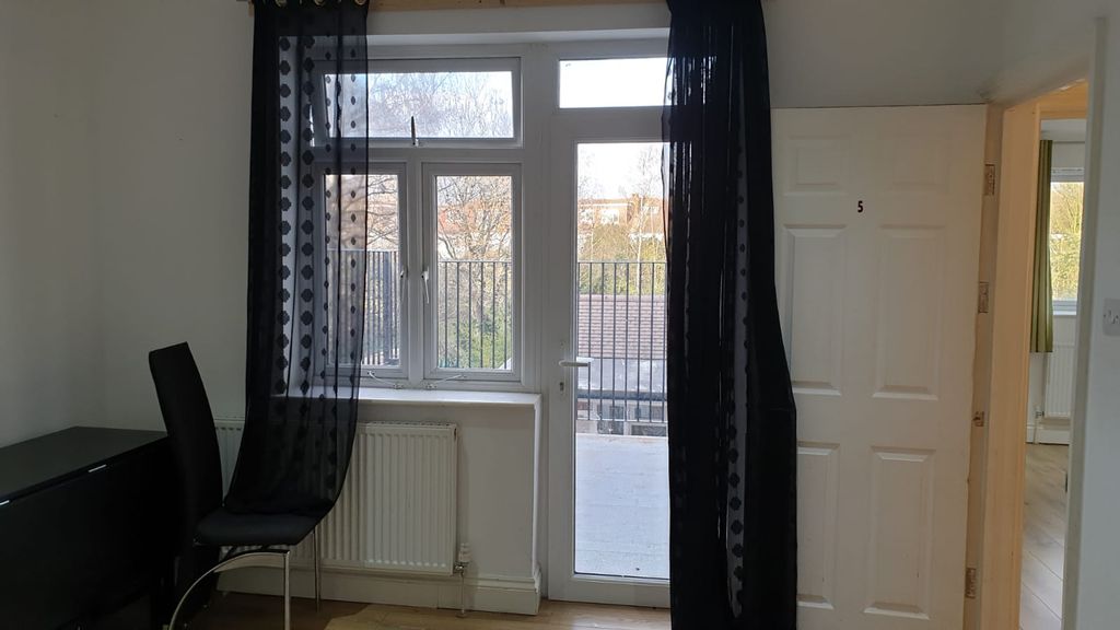 Property photo 2 of 4