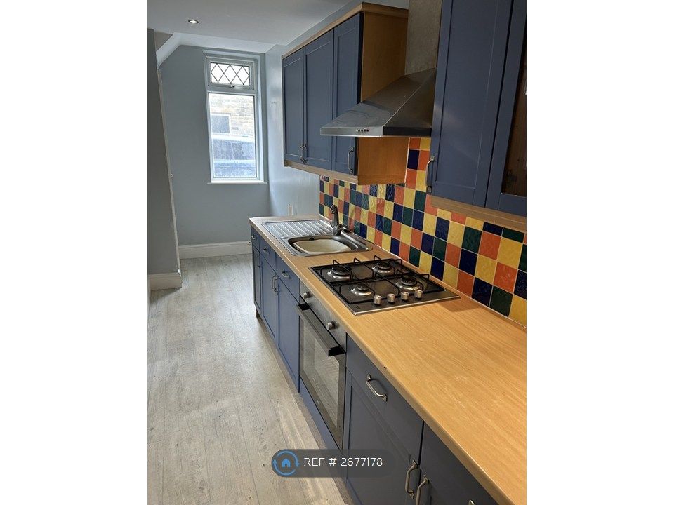 Property photo 3 of 9 Kitchen