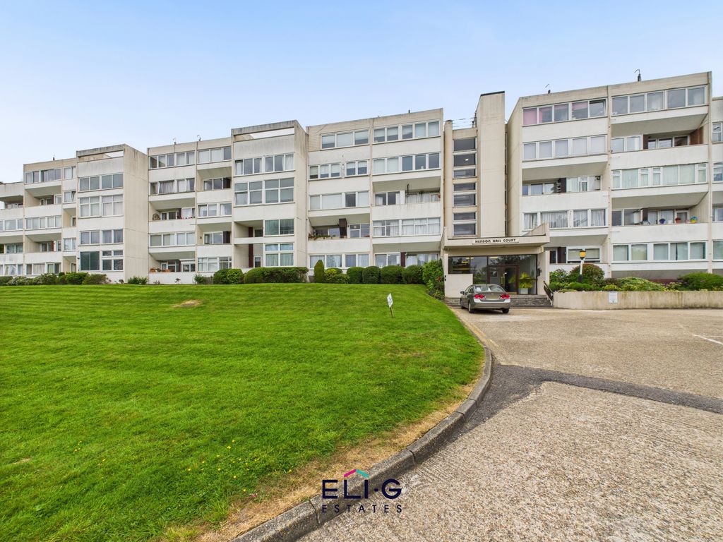 Property photo 1 of 10 A Purpose Built Spacious Two Bedroom Apartment With An Open Plan Kitchen &amp; Long Lease