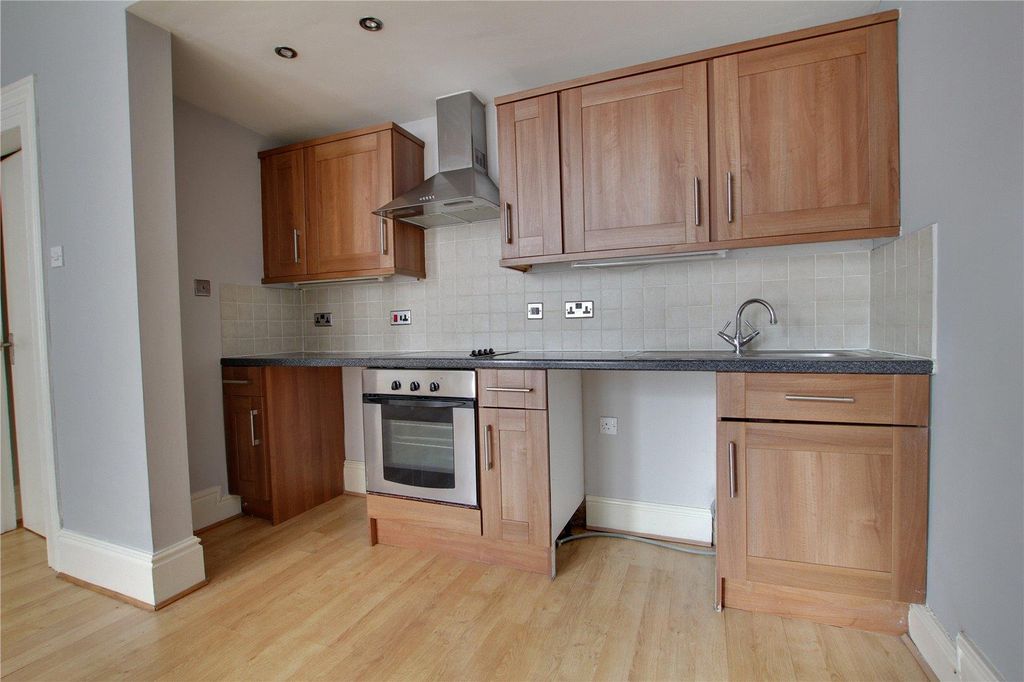 Property photo 3 of 6 Kitchen