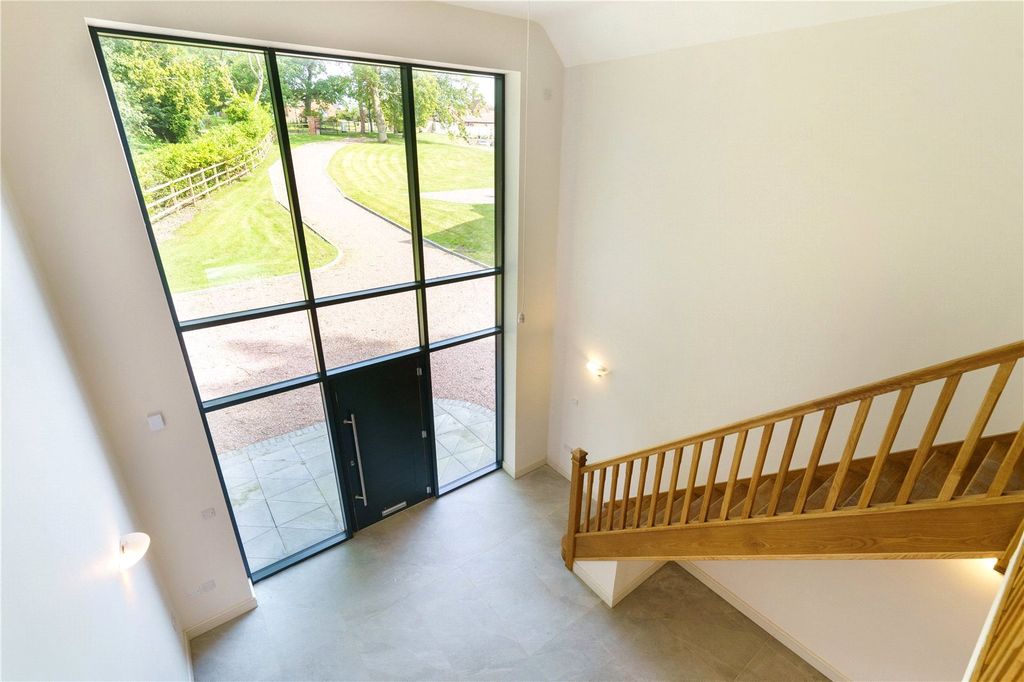 Property photo 3 of 23 Gallery Landing