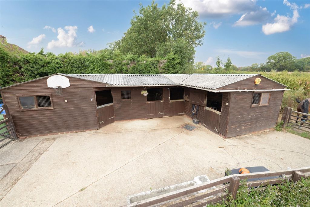 Property photo 2 of 18