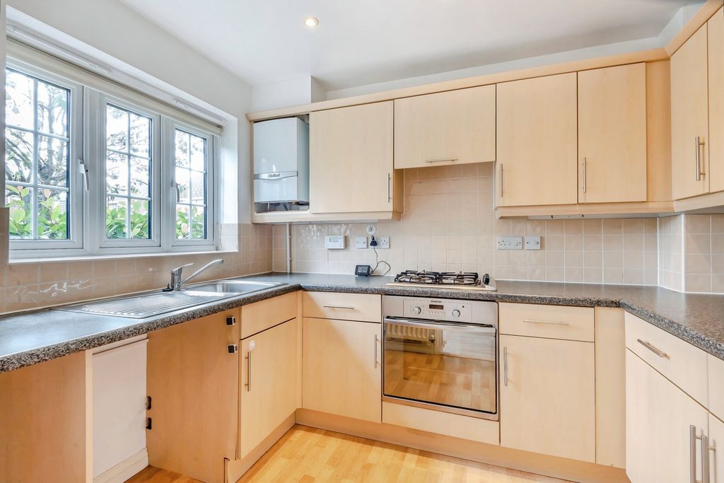 Property photo 3 of 7 Kitchen