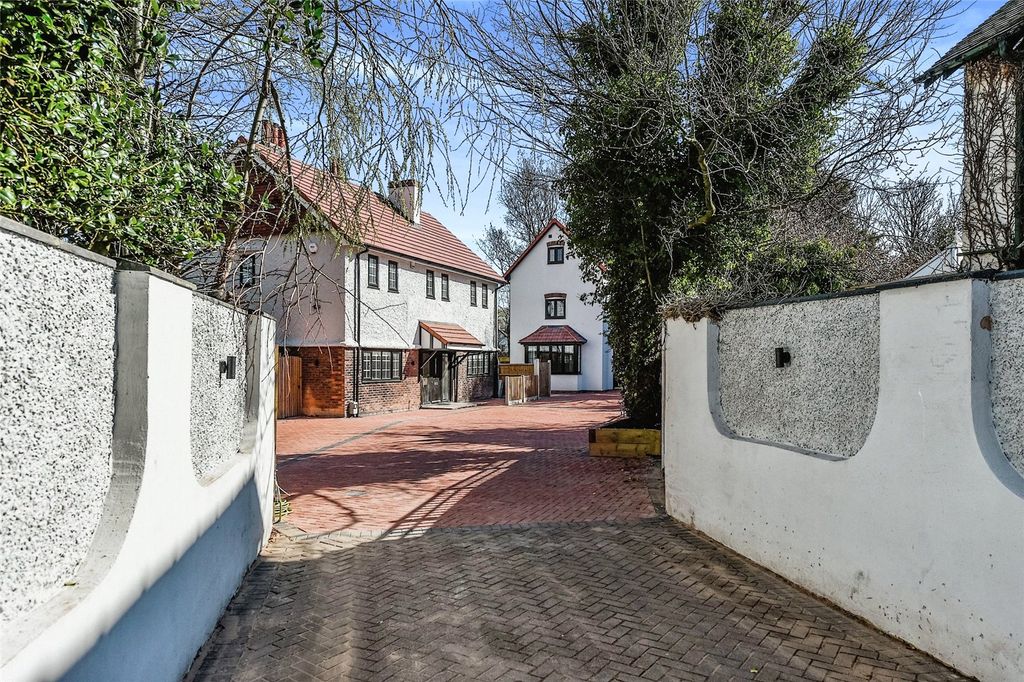 Property photo 1 of 41 Picture No. 02