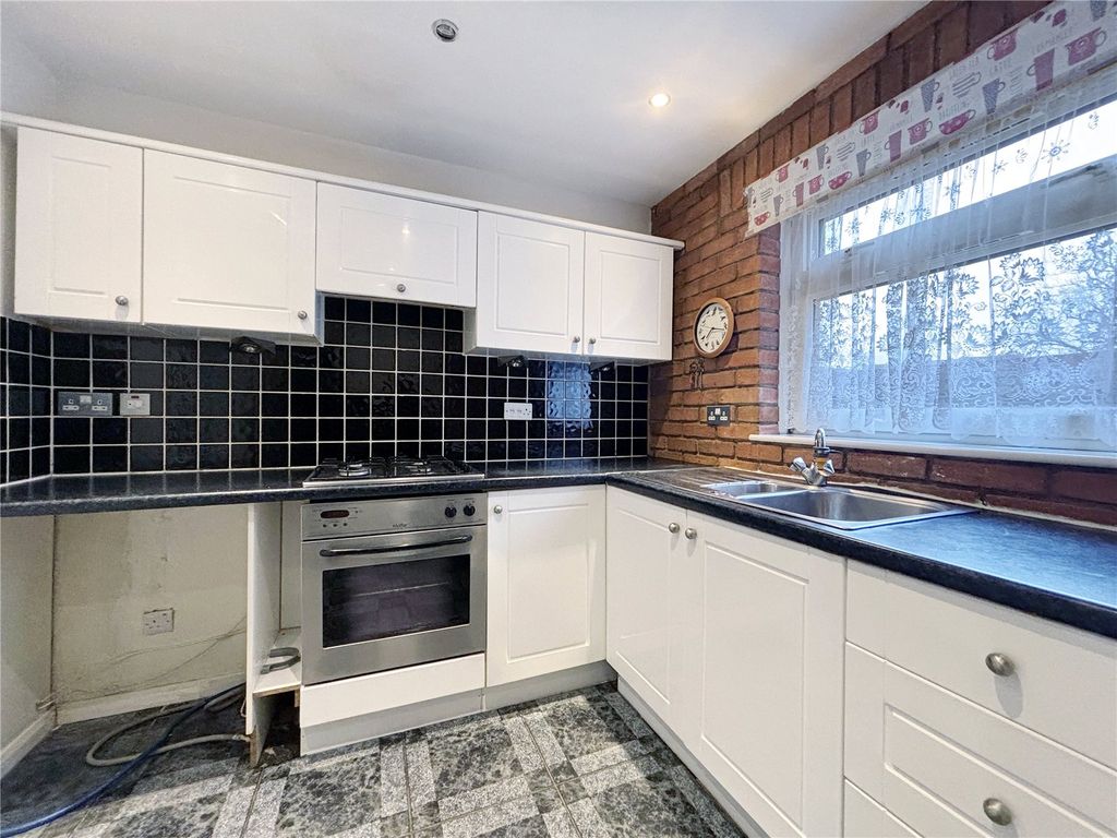 Property photo 3 of 9 Kitchen