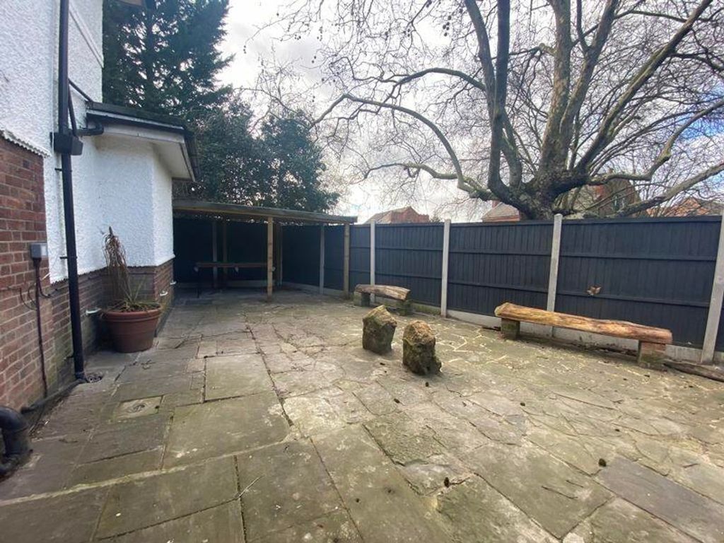 Property photo 3 of 14 A Spacious And Inviting Garden Area, Perfect For O...