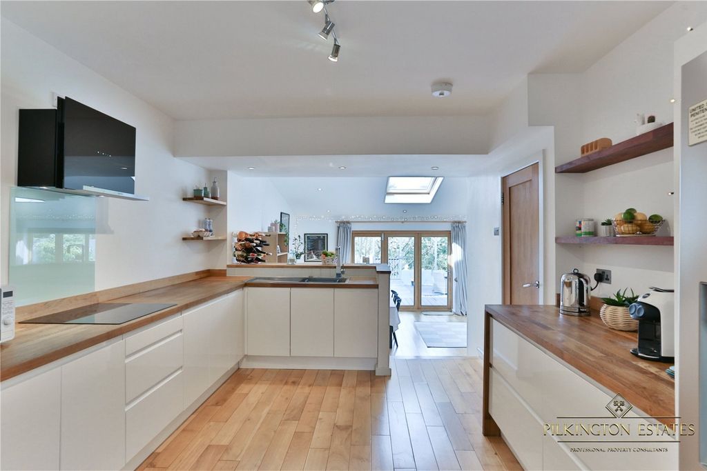 Property photo 2 of 21 4272522