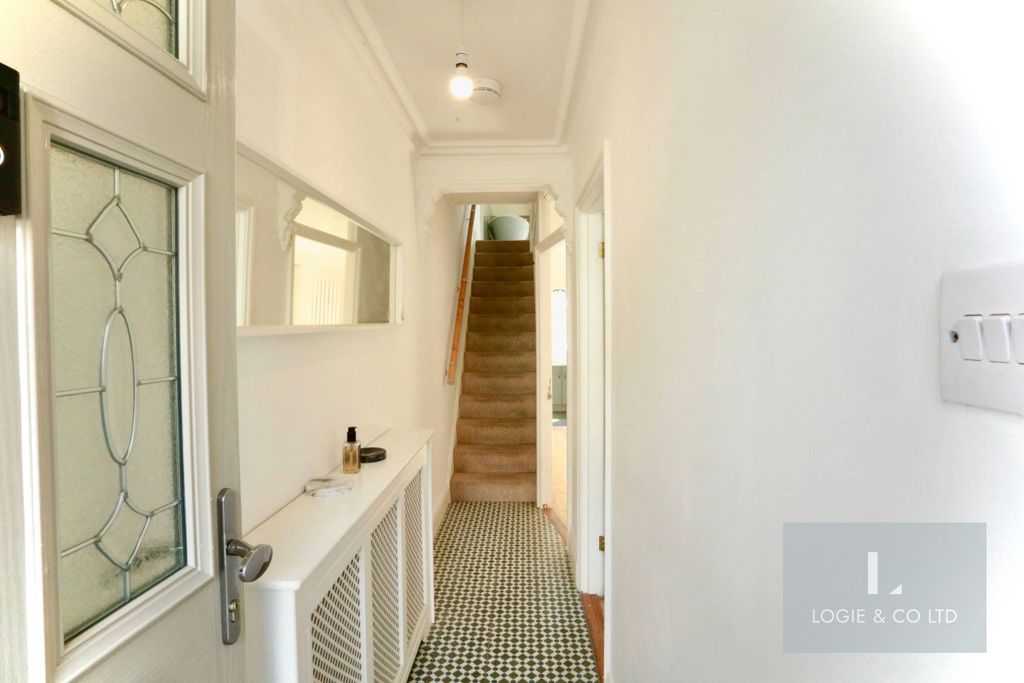 Property photo 3 of 28