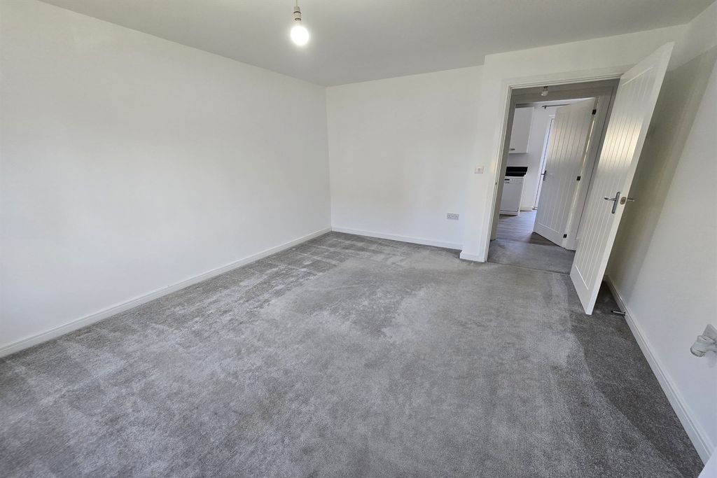 Property photo 3 of 11 Lounge