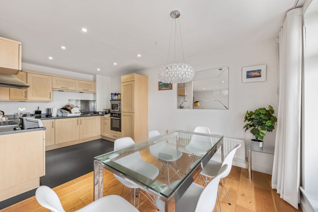 Property photo 3 of 31 4581063