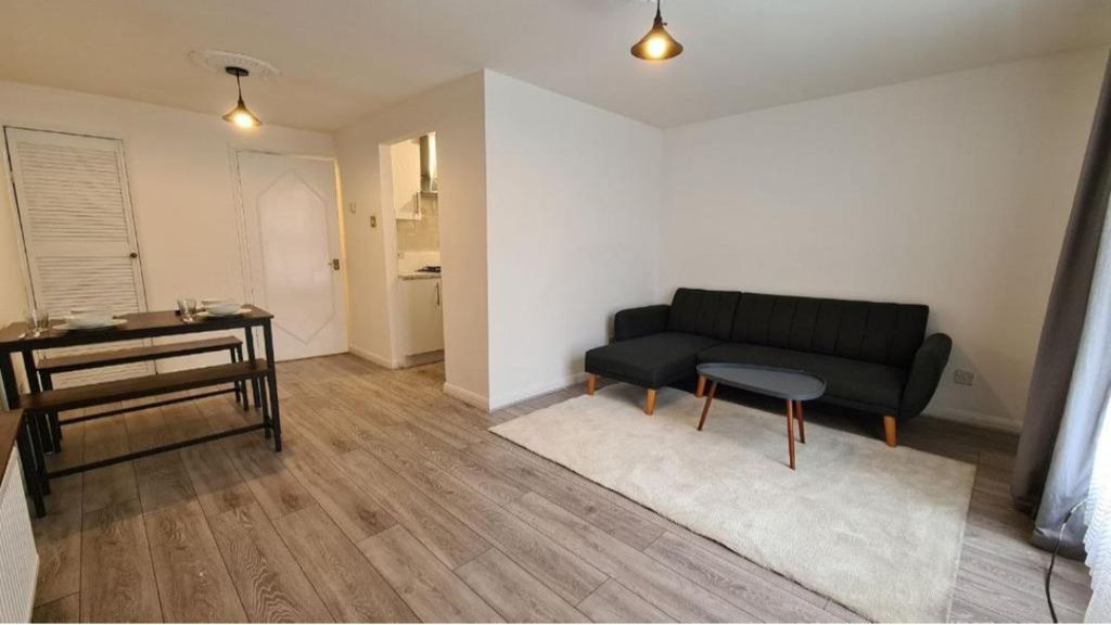 Property photo 2 of 11