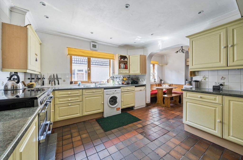 Property photo 2 of 11 1349731-9-68B9Aca...