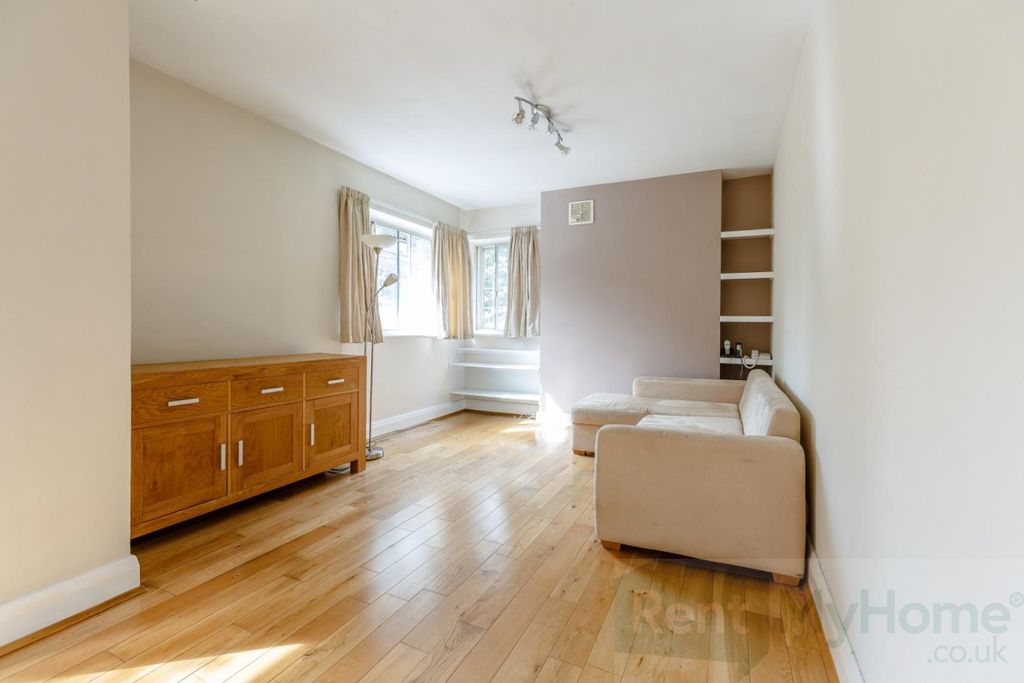 Property photo 2 of 11 8361638-Interior07.Jpg
