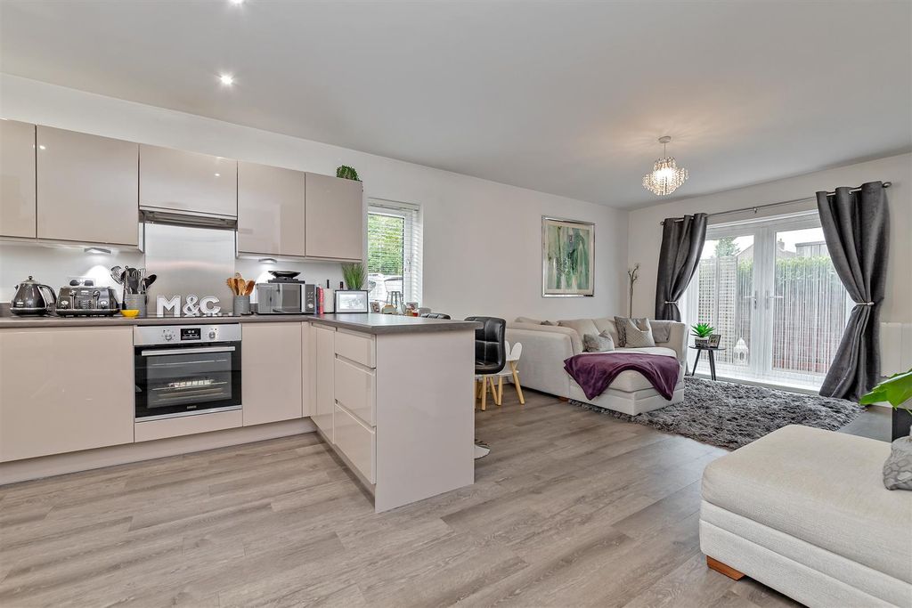 Property photo 2 of 23 52Hansellgardens-39.Jpg