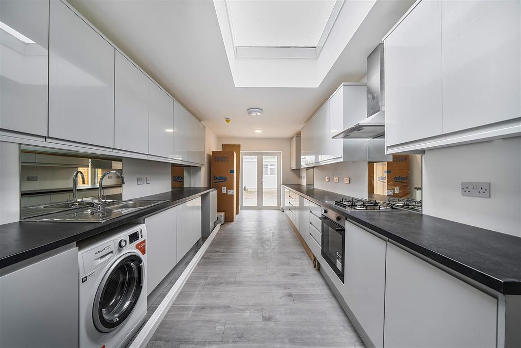 Property photo 1 of 20 Kitchen.Jpg