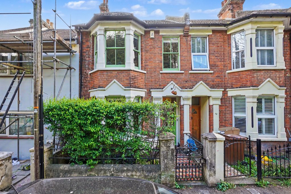 Property photo 1 of 11 Substantial 3 Bedroom House For Sale