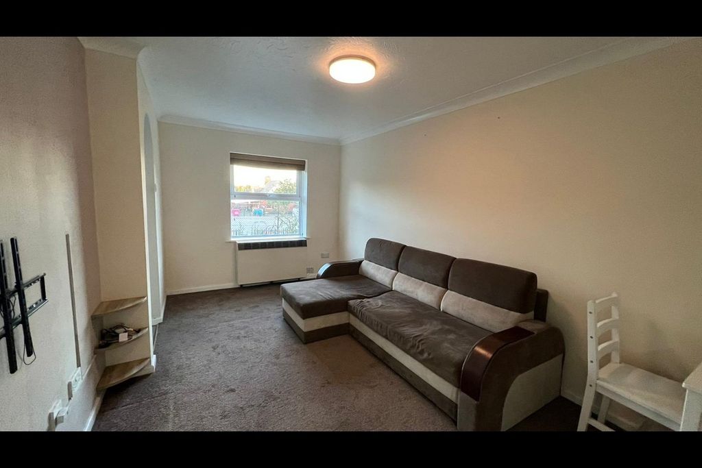 Property photo 3 of 6