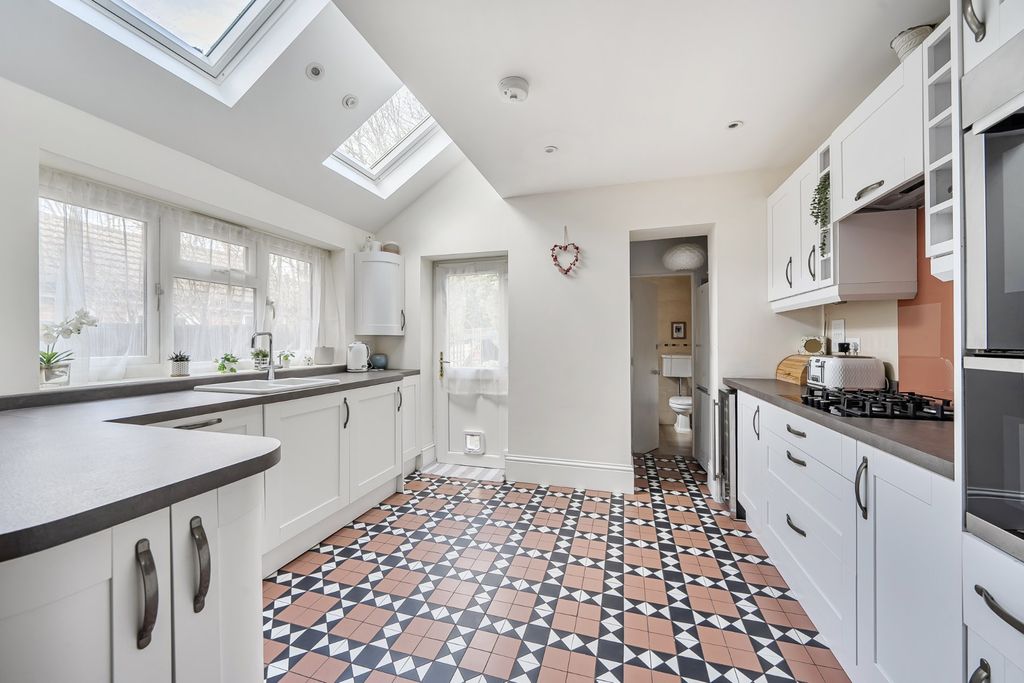 Property photo 2 of 20 Kitchen